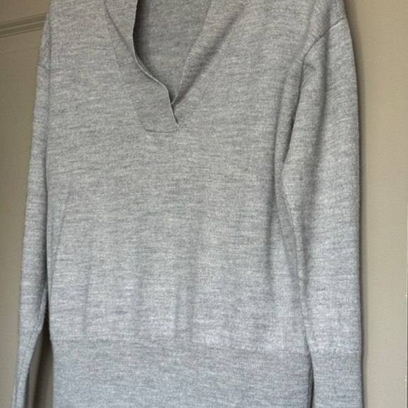 Saks  Fifth Avenue sweater - Picture 2 of 12